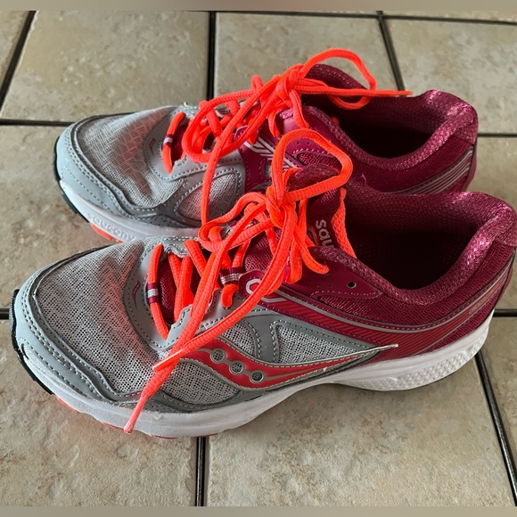 Saucony Shoes - HP 💥💥🥰🦋 Womens Saucony Cohesion Running Shoes. Size 7.5. No. S15333-9. Clean